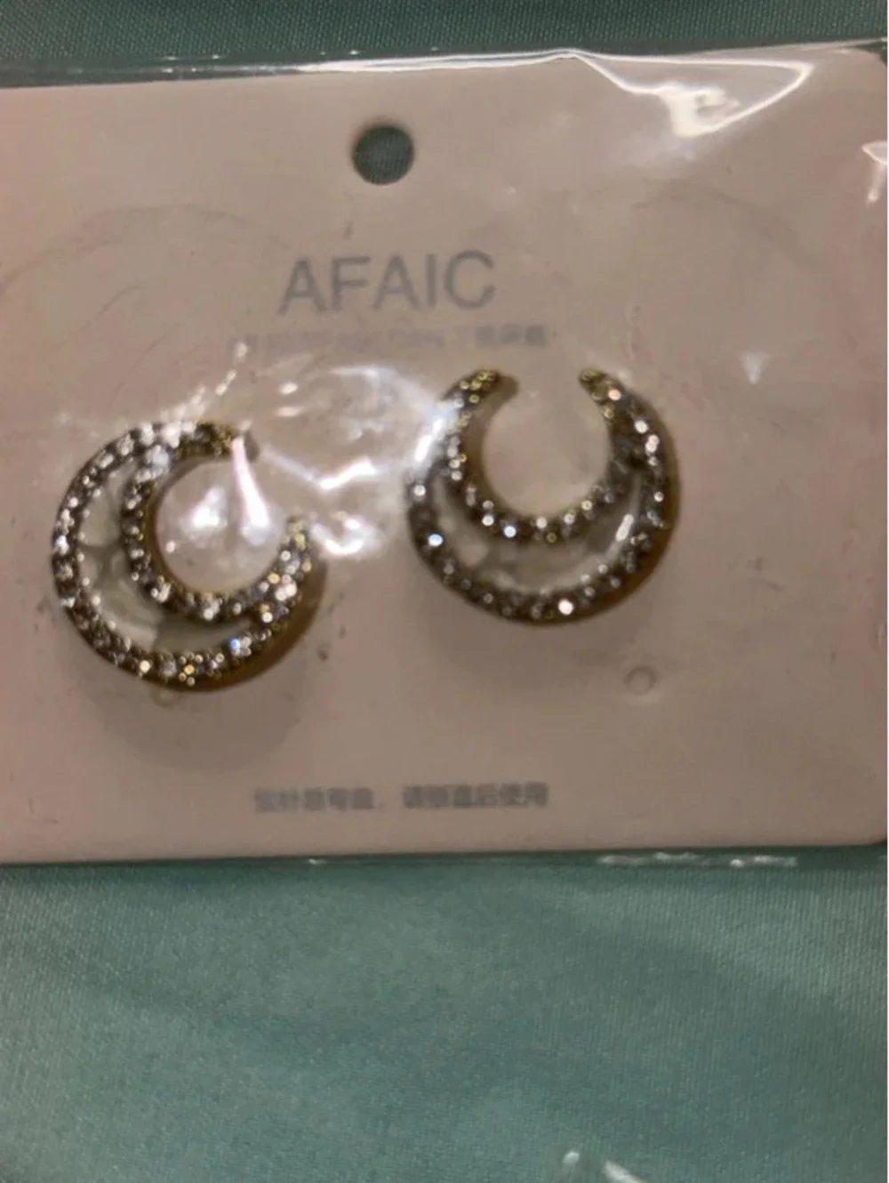 No Label pairs women’s